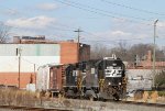 NS 5069 leads train P2R off the connection track 